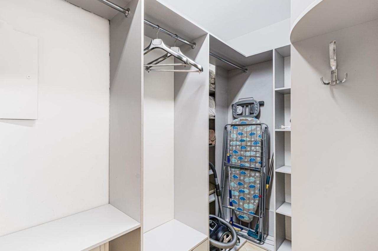 с террасой возле аркадии ! вид моря ! литературная улица, 12 Apartment Odesa